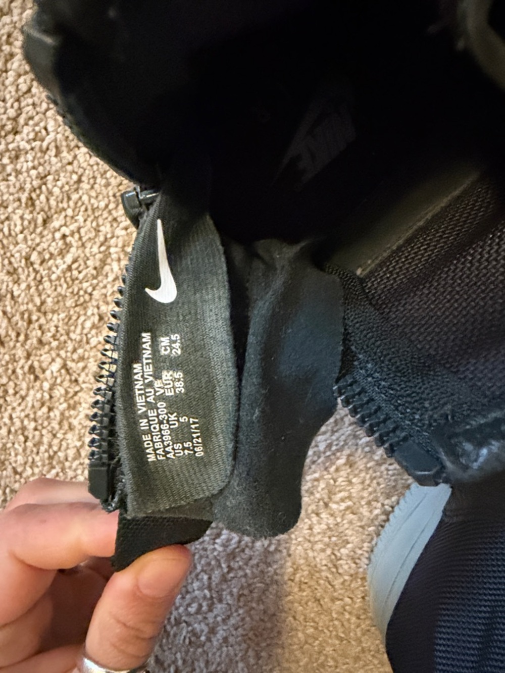 Nike Utility Air Force’s dark green high tops - Picture 4 of 5